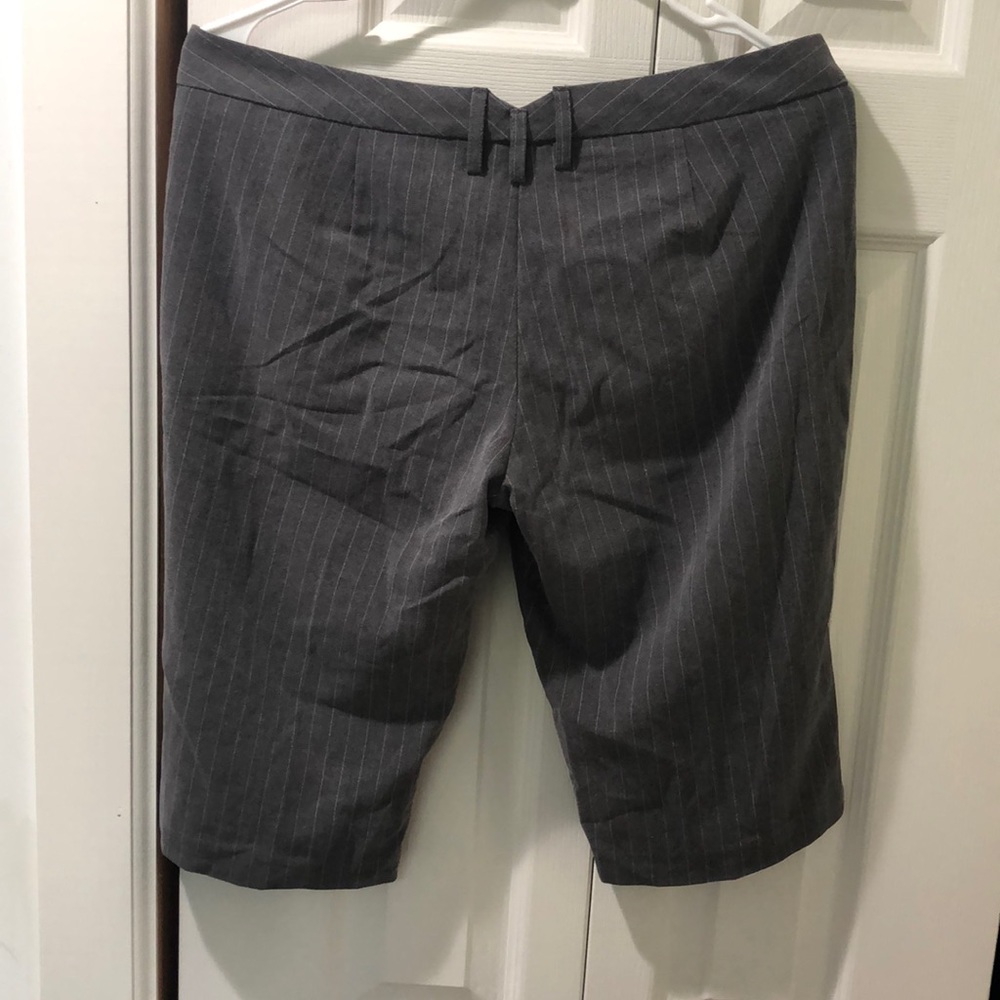 Gray pinstriped - Picture 2 of 2